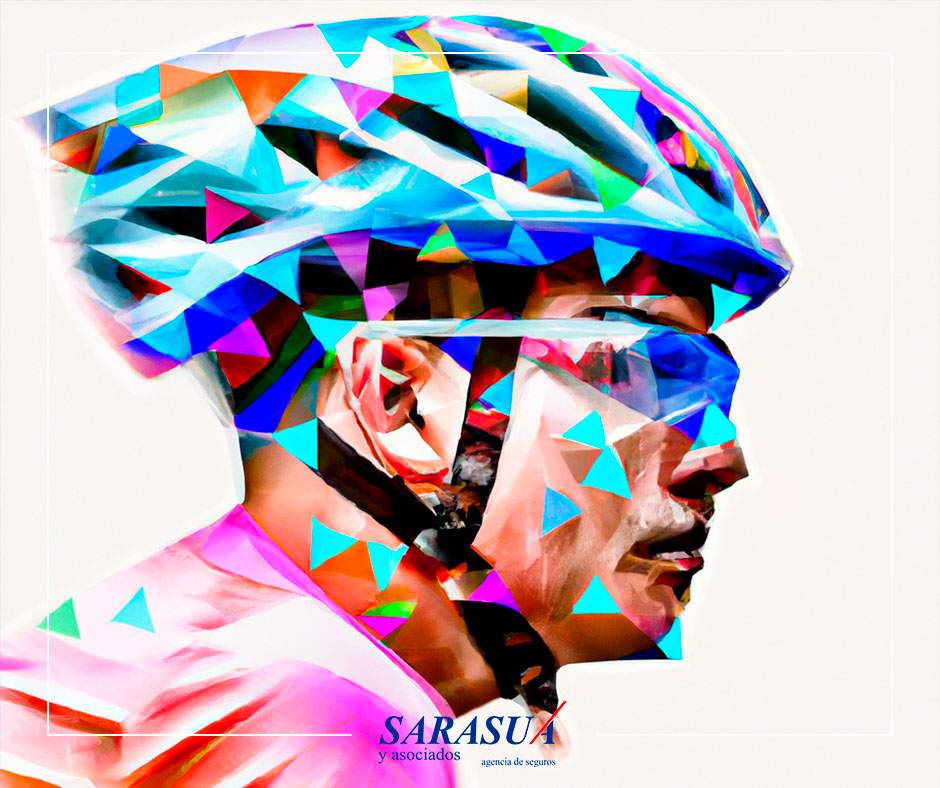 Persona con un casco de bicicleta colorido