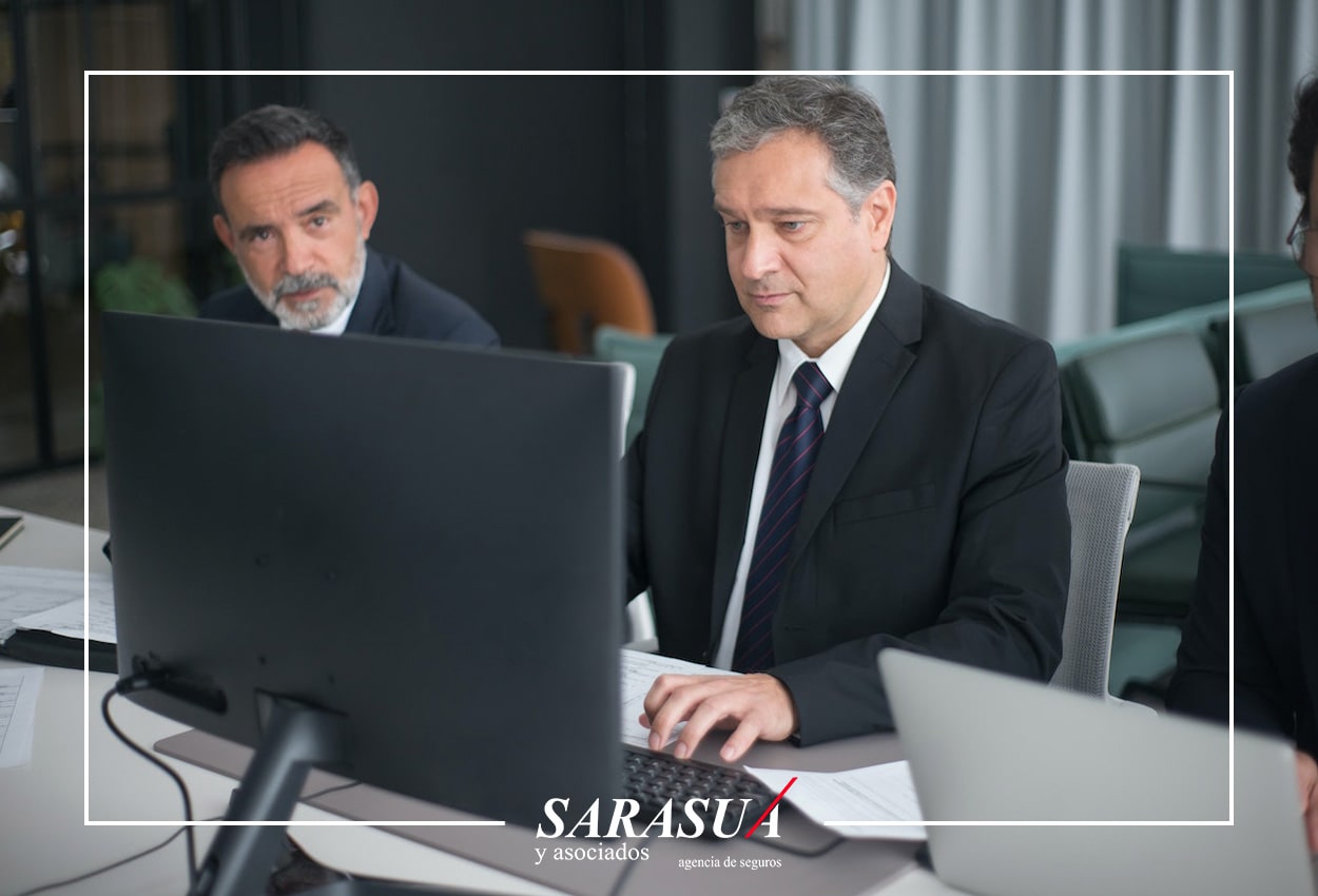 Directivo de una empresa preocupado por la ciberseguridad